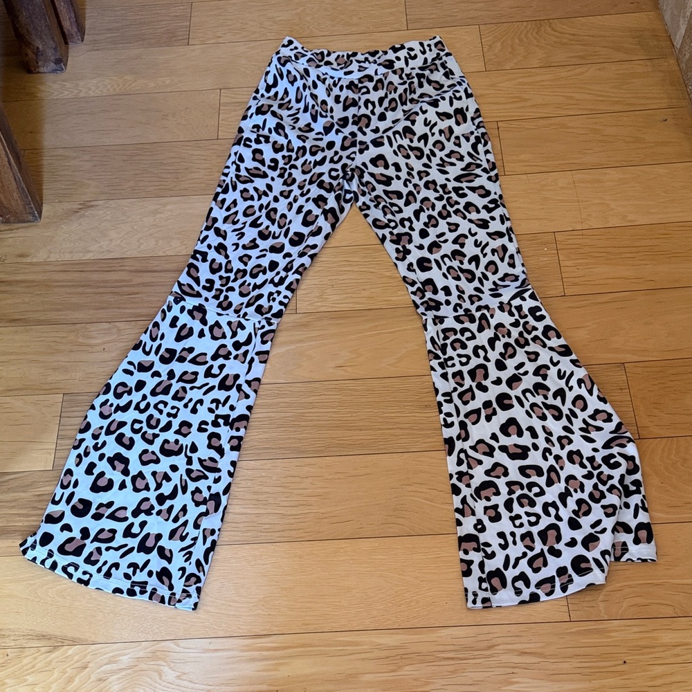 SHEIN Animal Print leopard Pants with flare bottoms and back pockets. Heavy. S-M